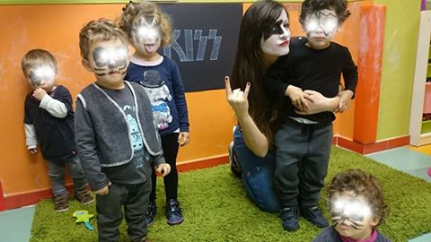 kiss (480x270)